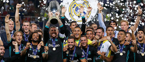 更衣室的凝 更衣室的凝