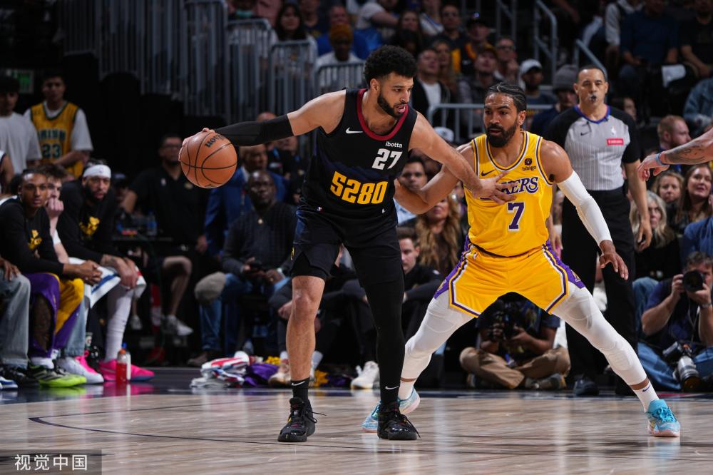 些对他寄予 些对他寄予